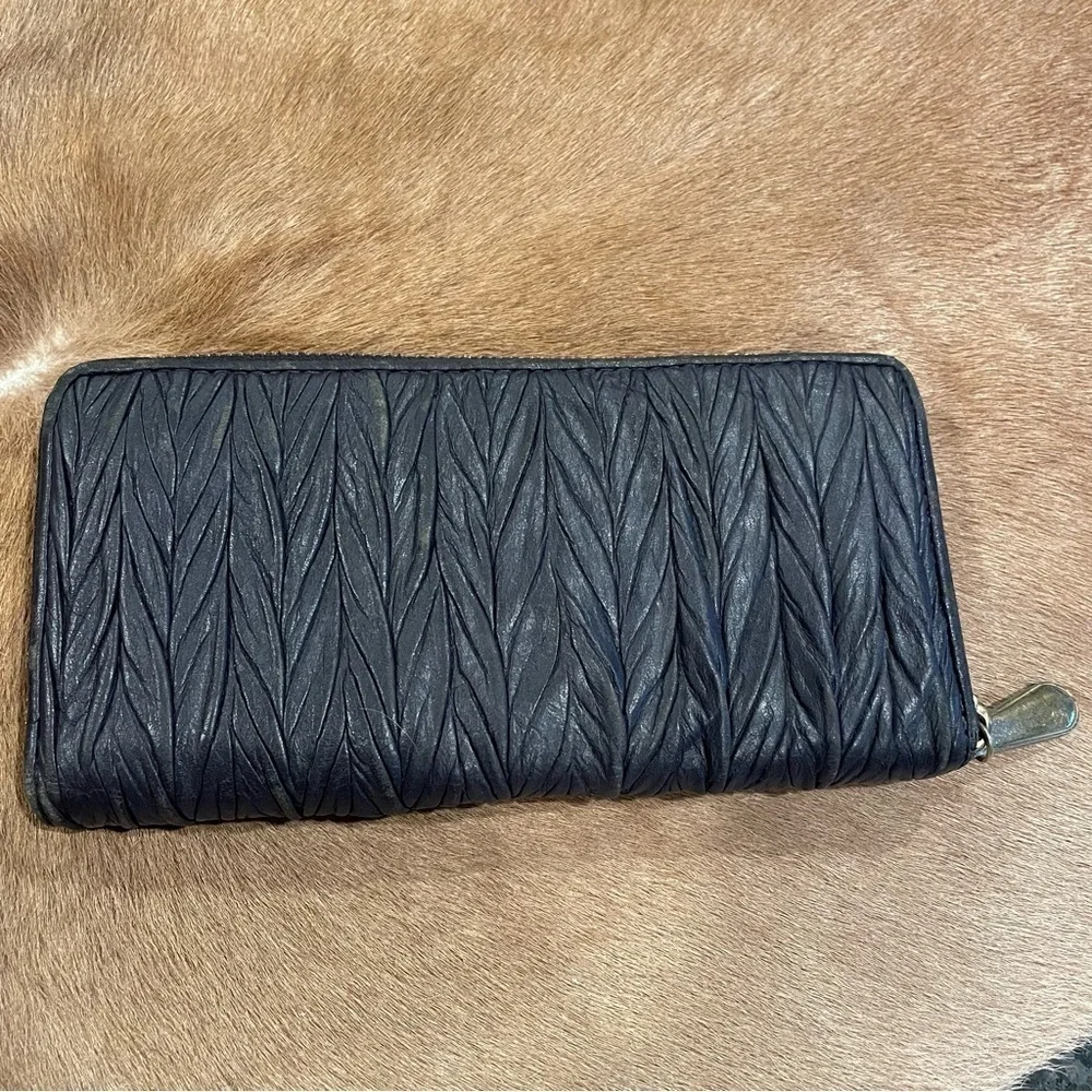 Coach Zip Around Accordion Wallet Navy Gathered Leather Design EUC! Rare